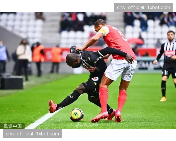 半场战报:兰斯1-0暂时领先洛里昂,伊东纯也助攻迪昂破门 半场战报:兰斯1-0暂时领先洛里昂,伊东纯也助攻迪昂破门